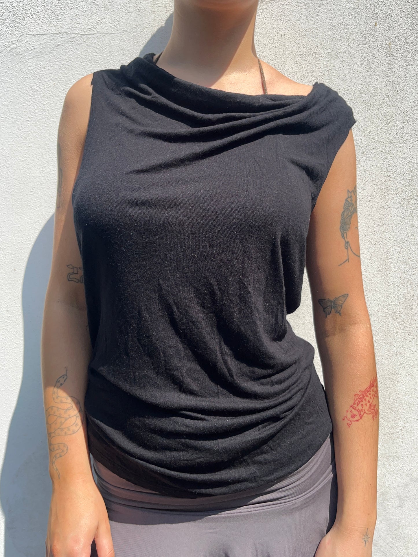 black slouchy top