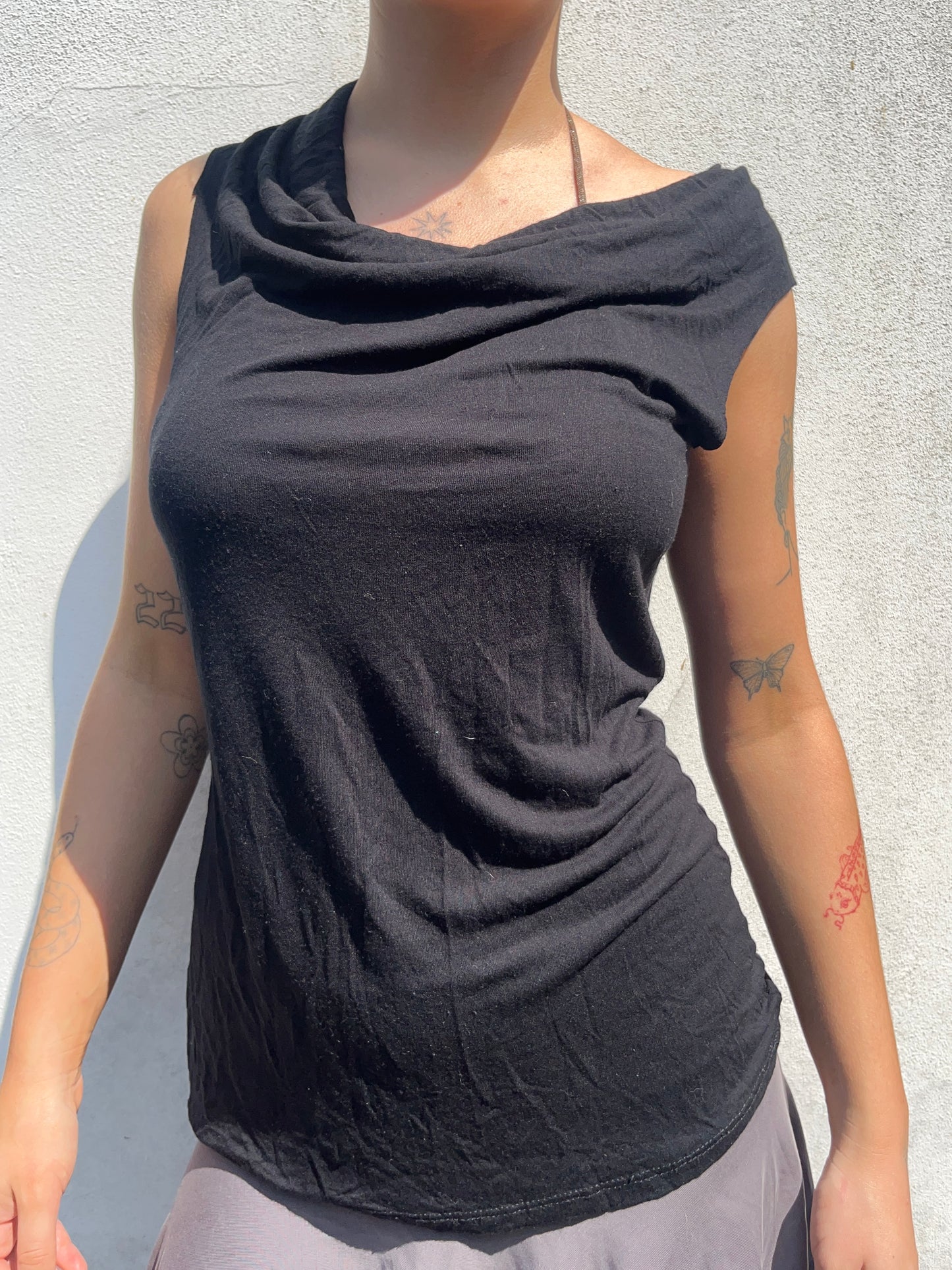 black slouchy top