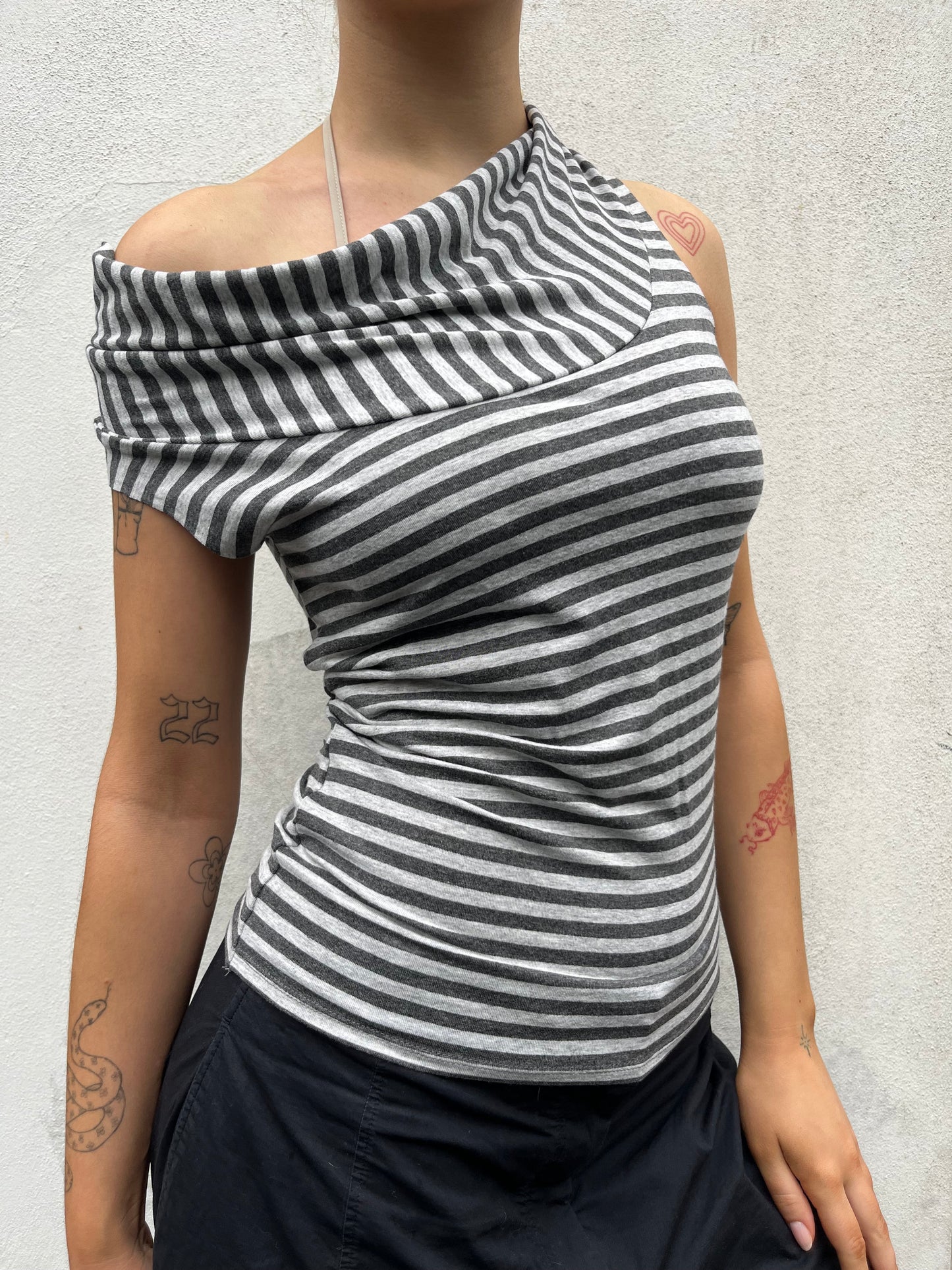 asymmetric stripy top