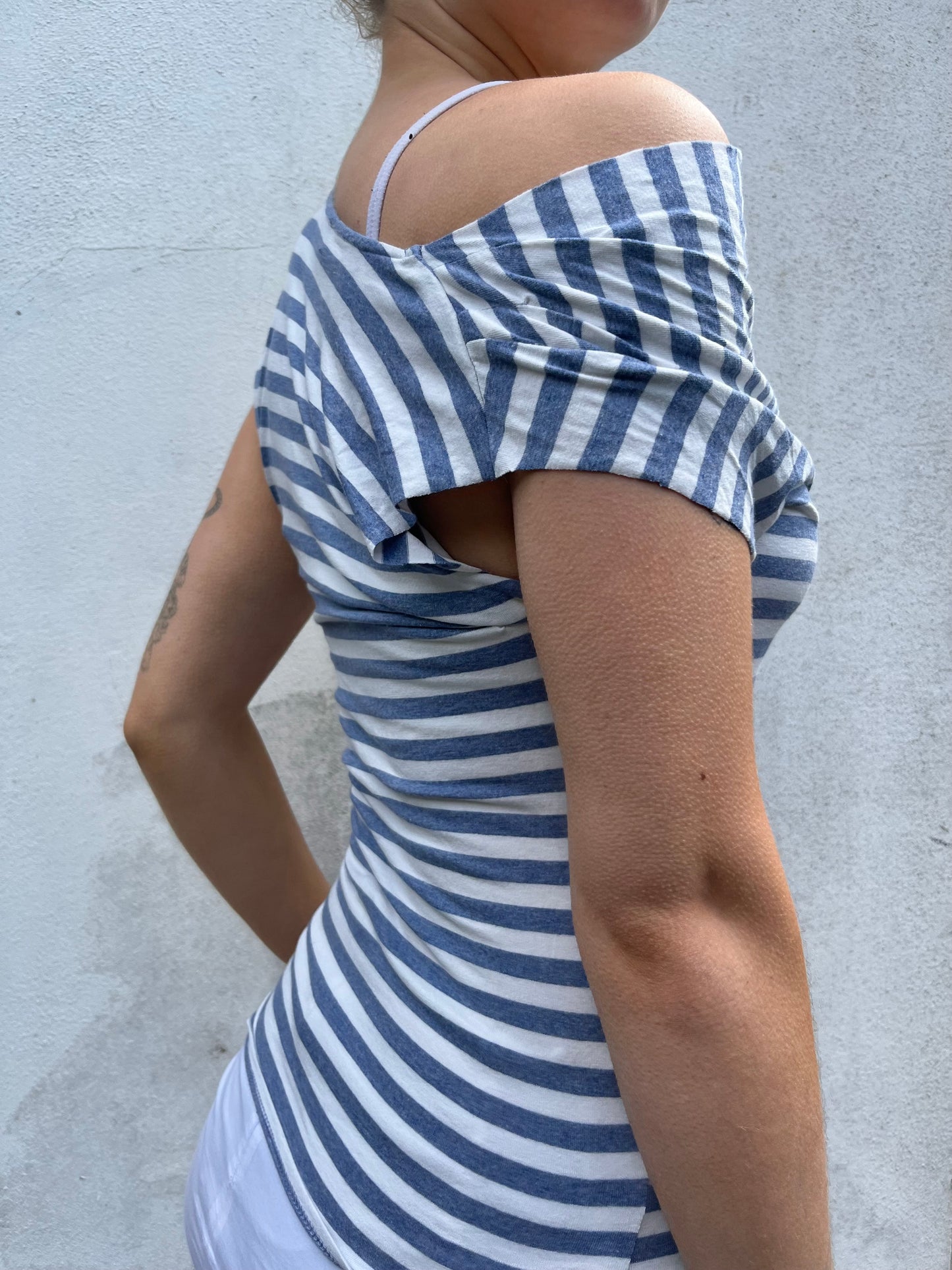 asymmetric stripy top