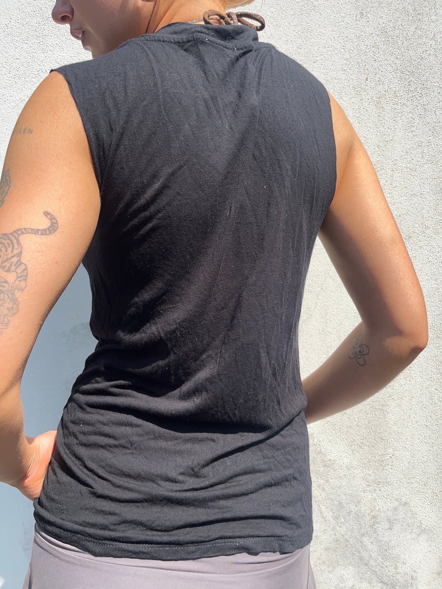 black slouchy top
