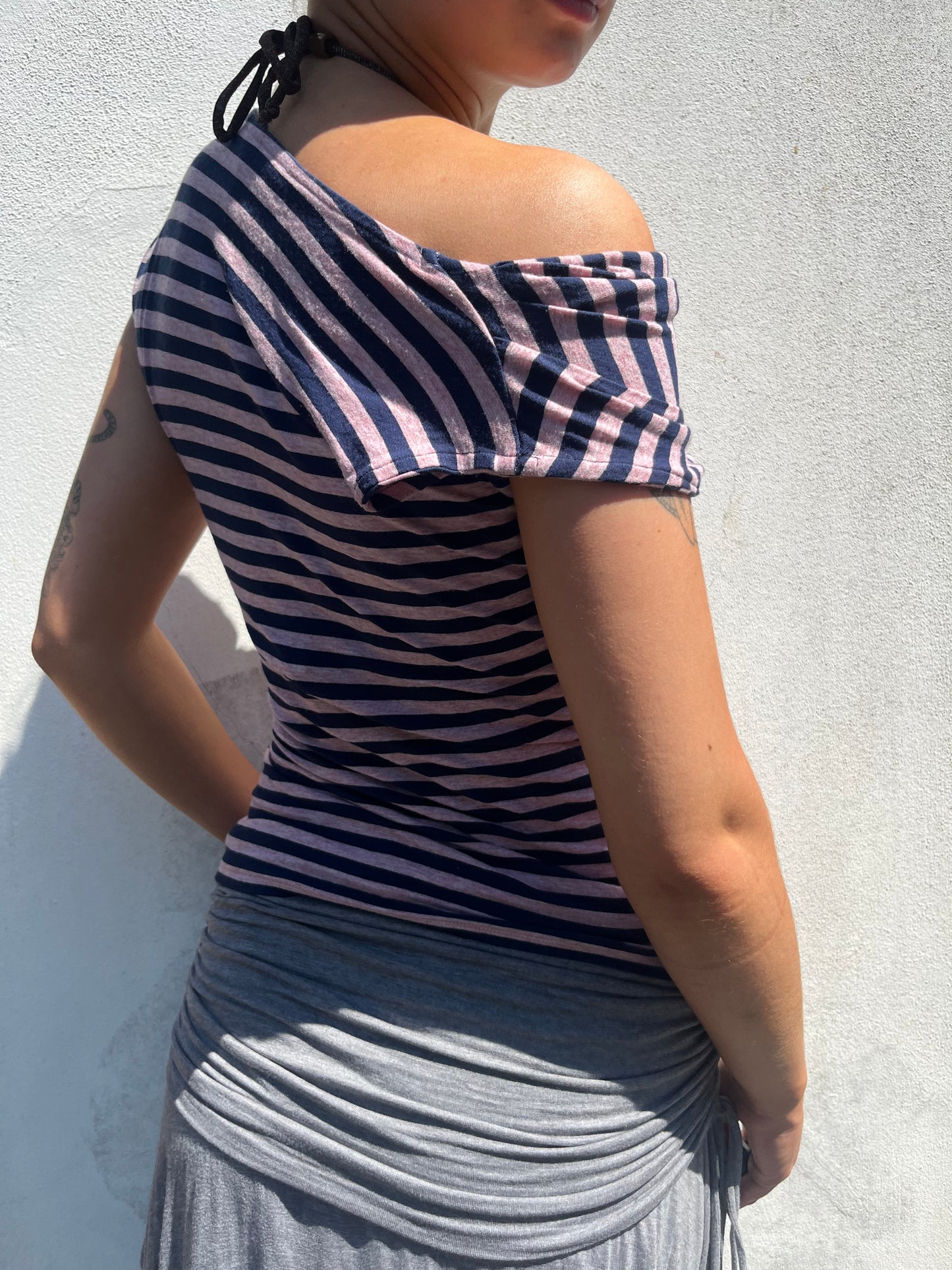 asymmetric stripy top