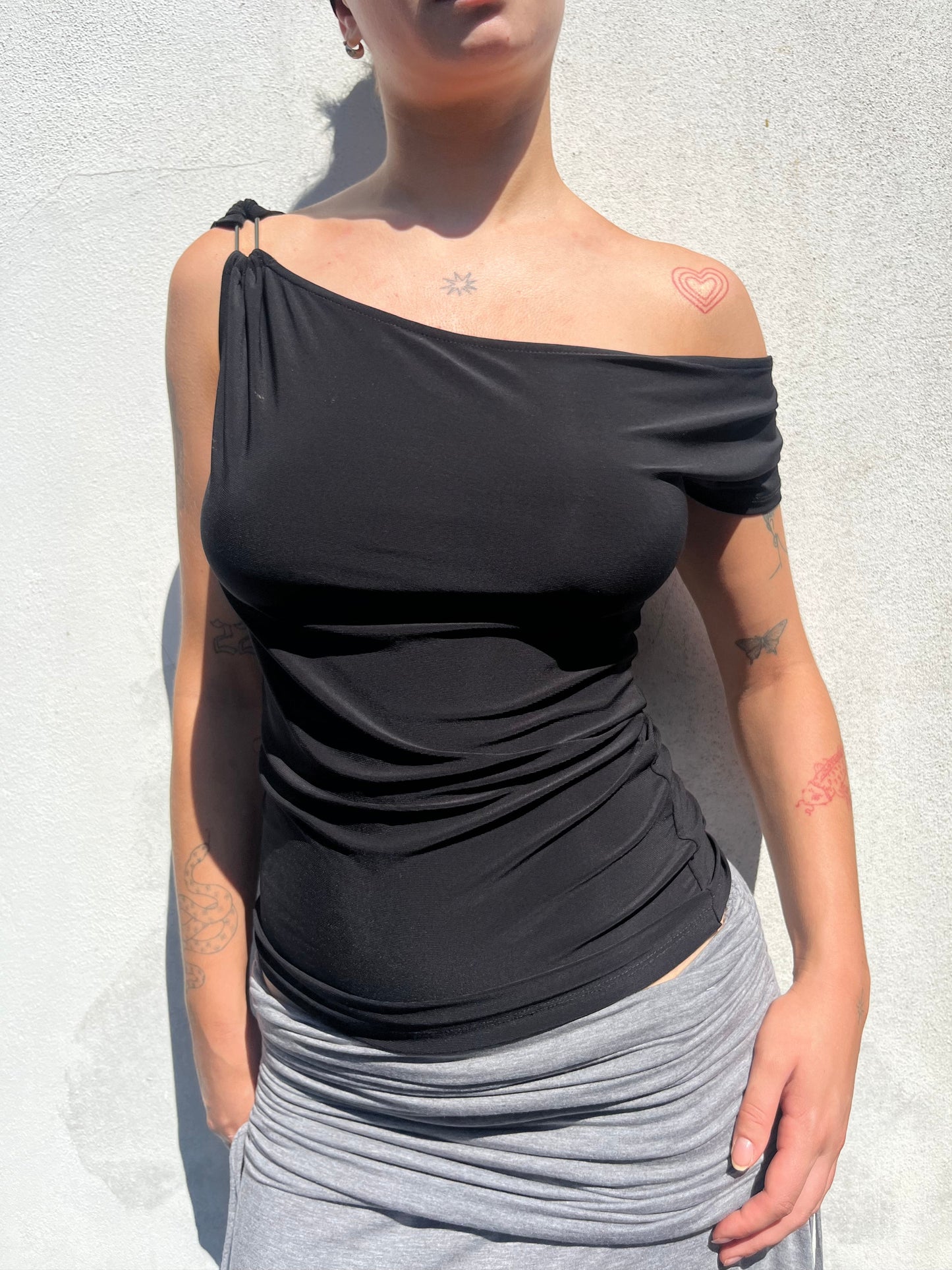 black asymmetric top