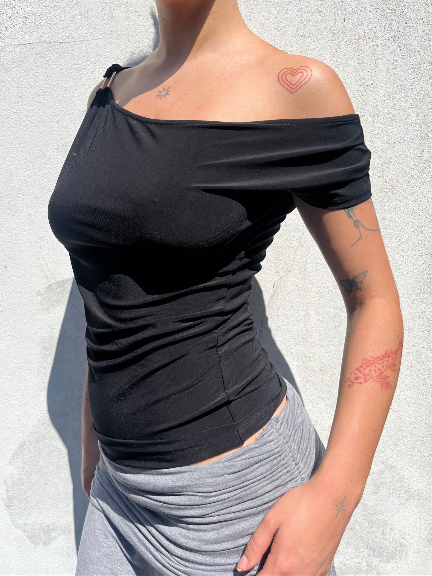 black asymmetric top