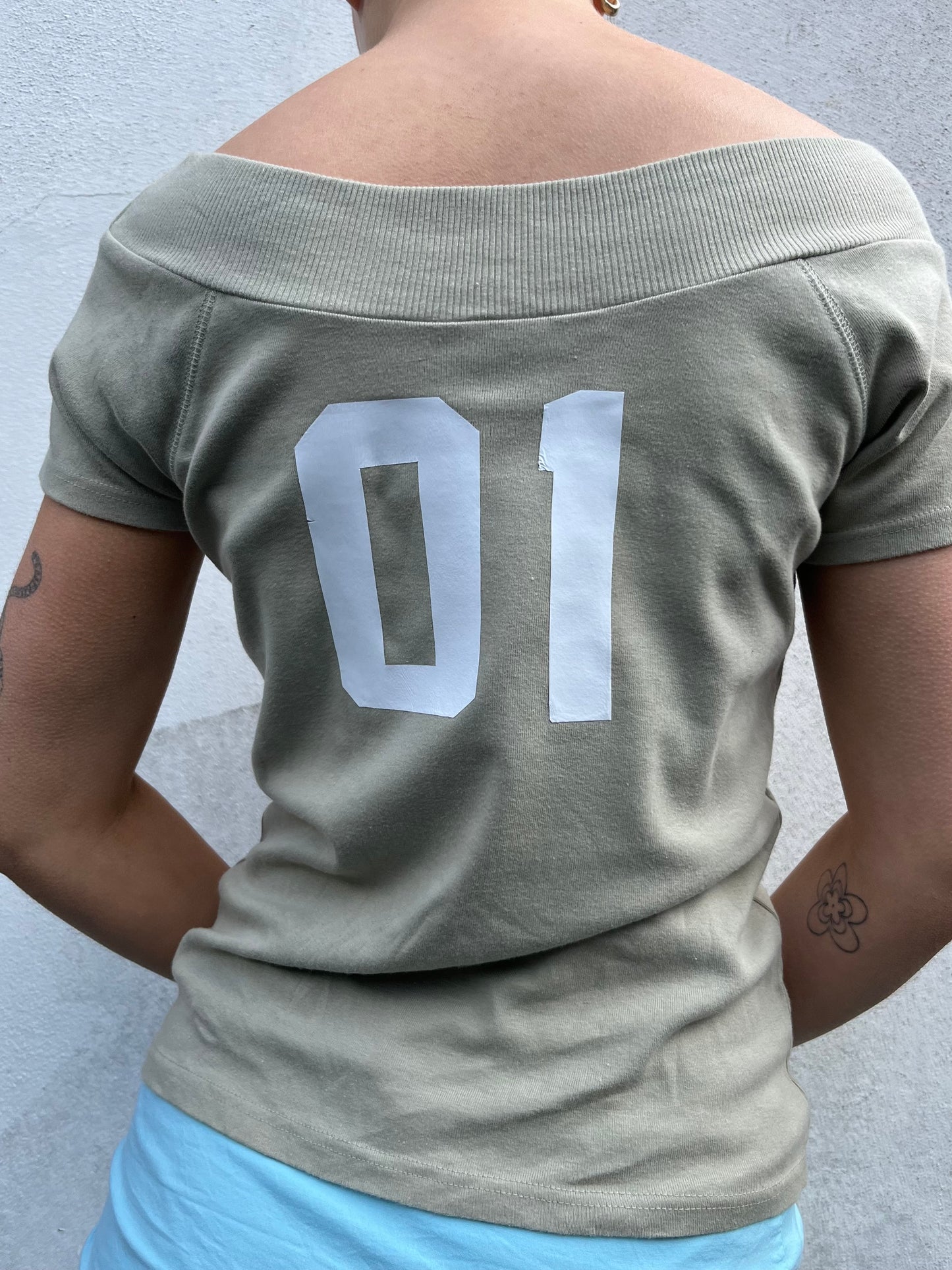 number 01 top