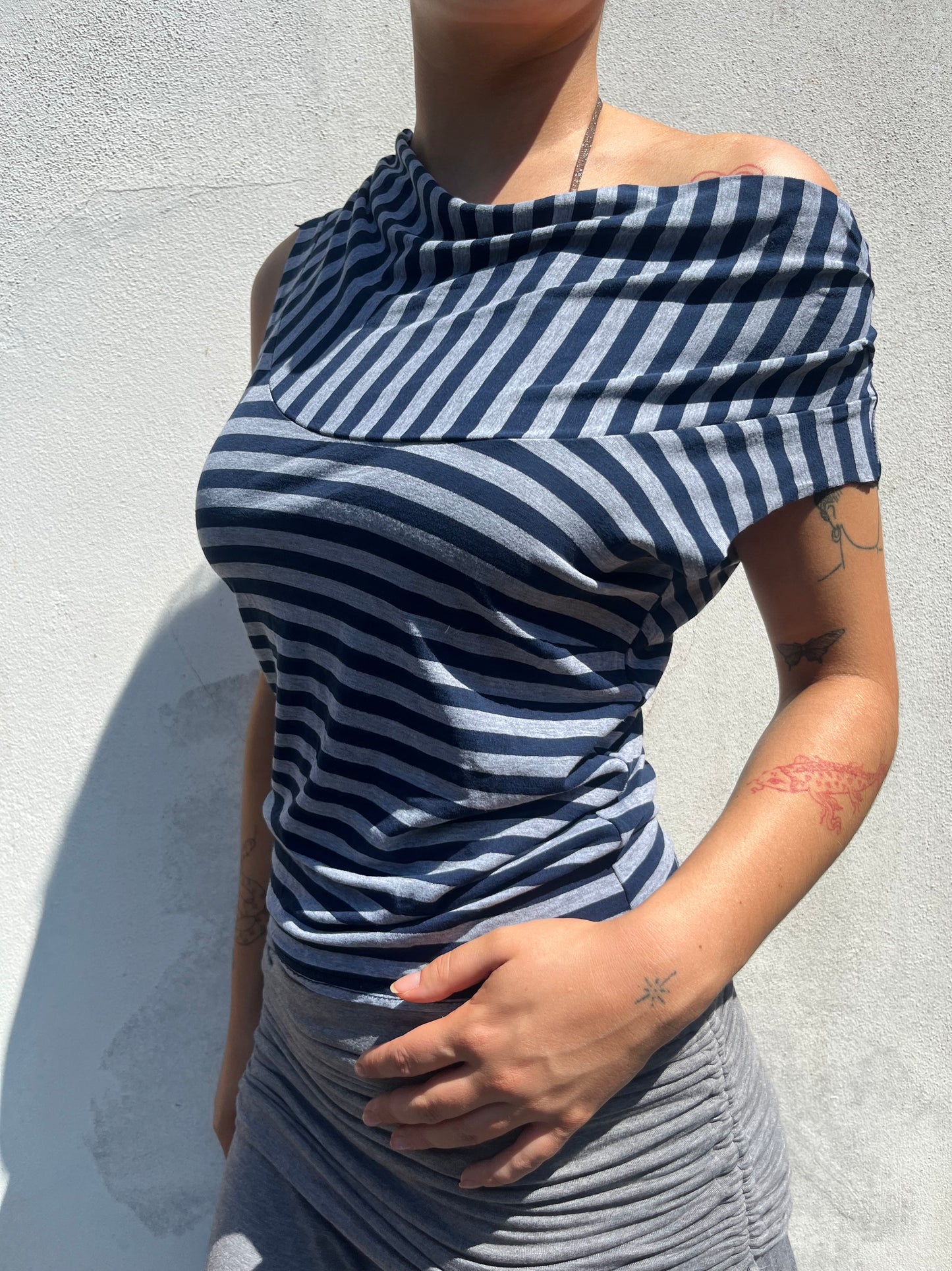 asymmetric stripy top