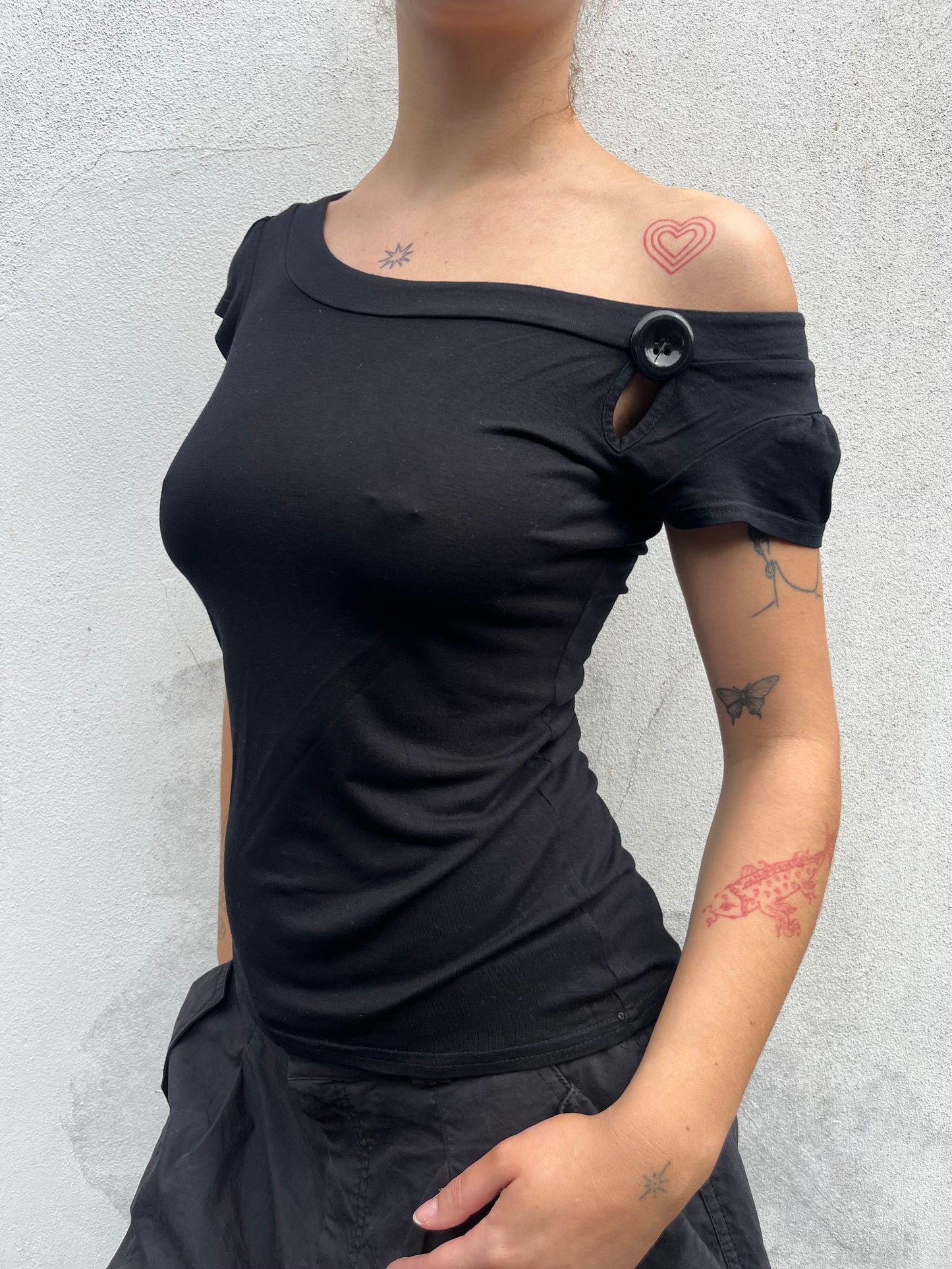 black button top
