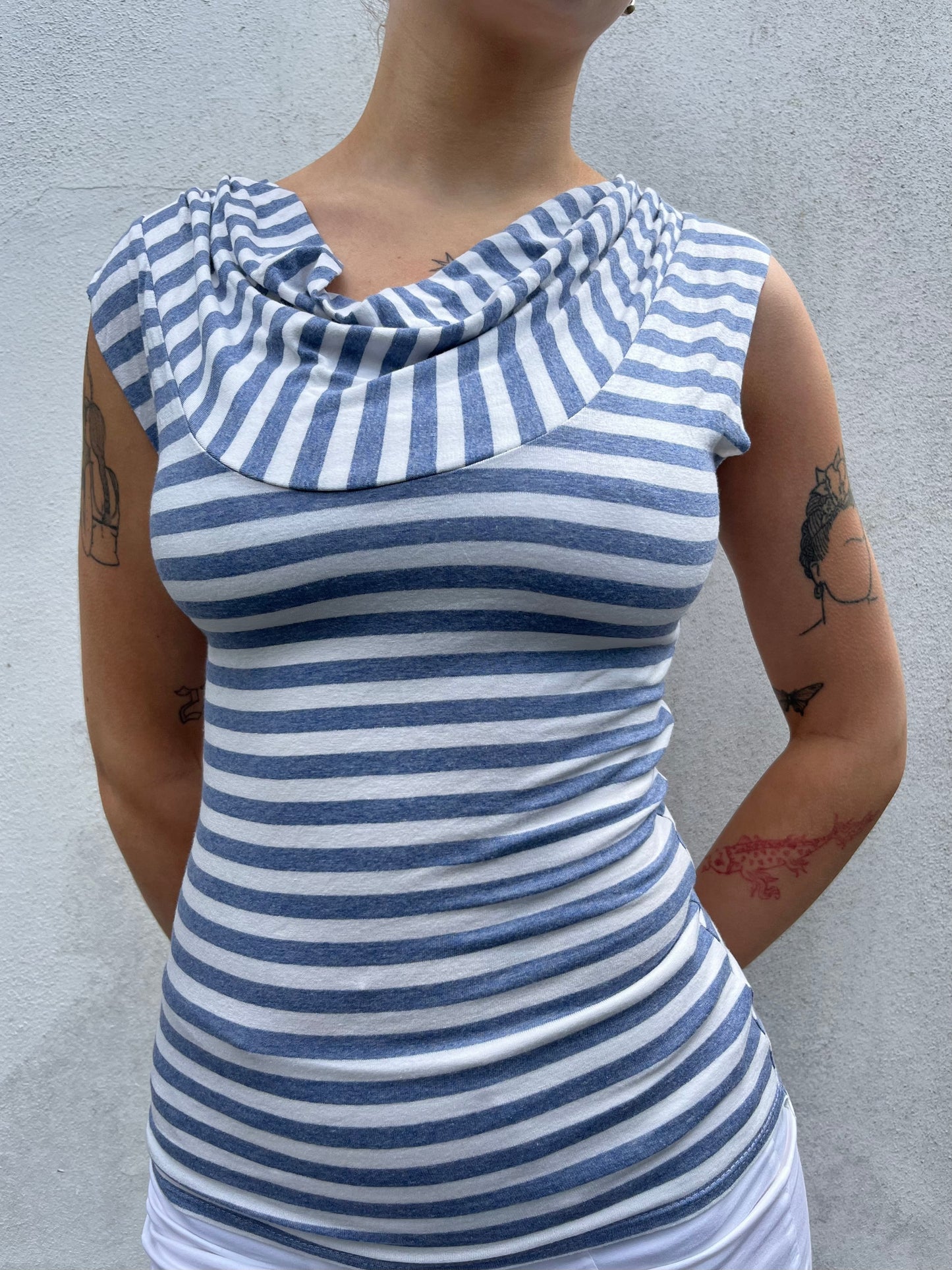 asymmetric stripy top