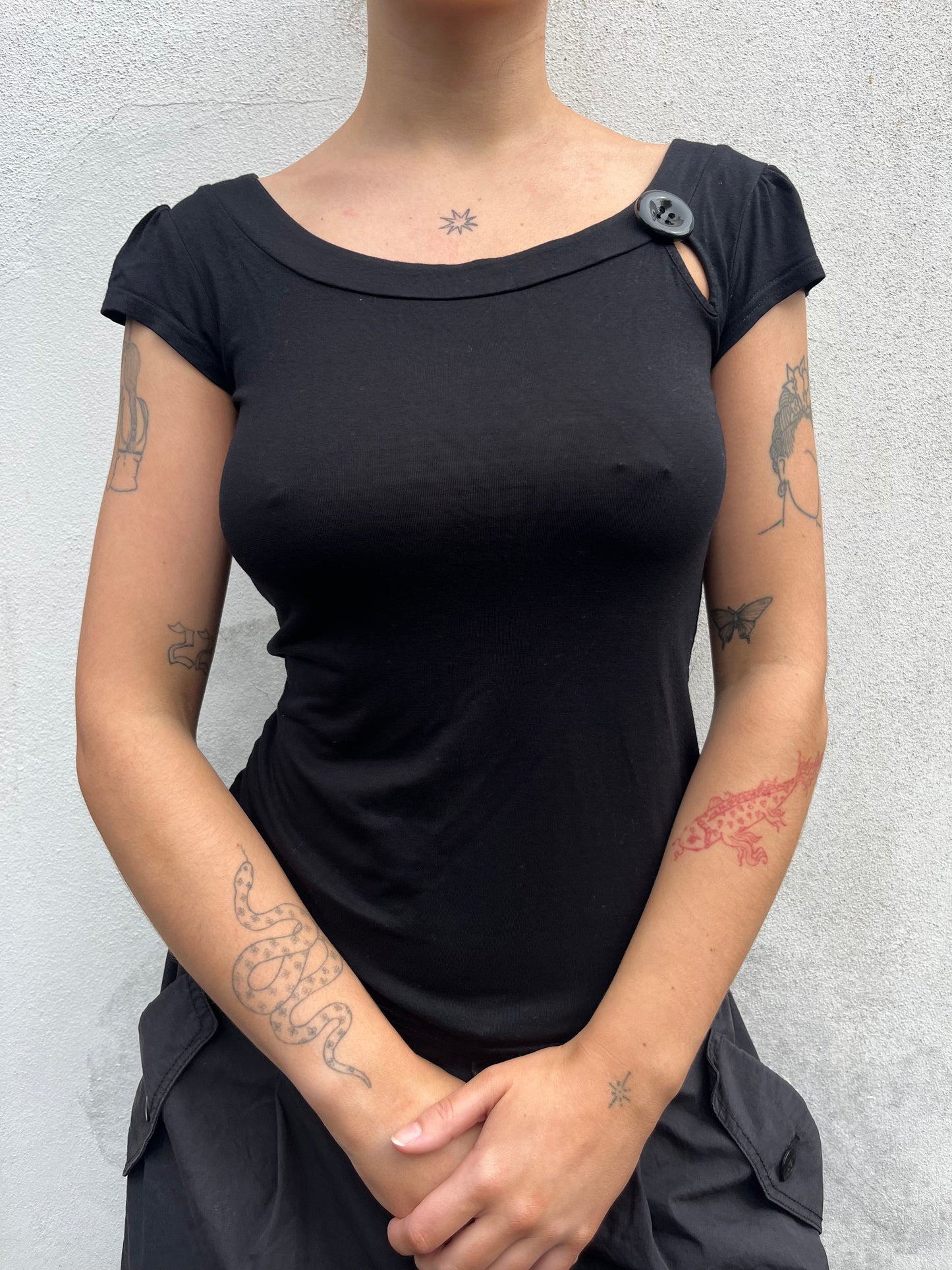 black button top