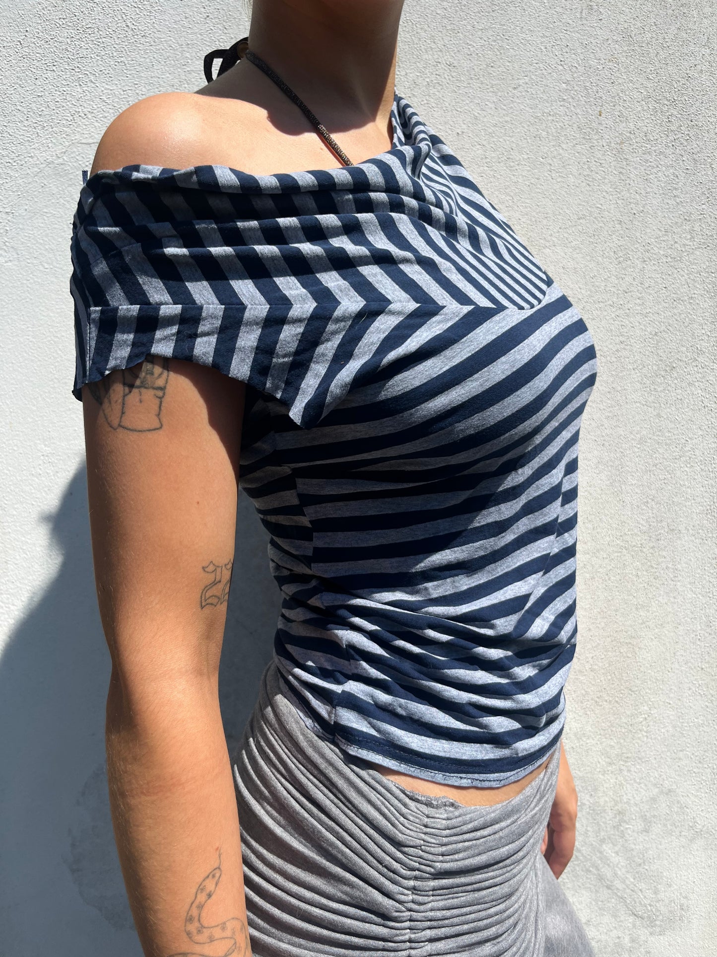 asymmetric stripy top