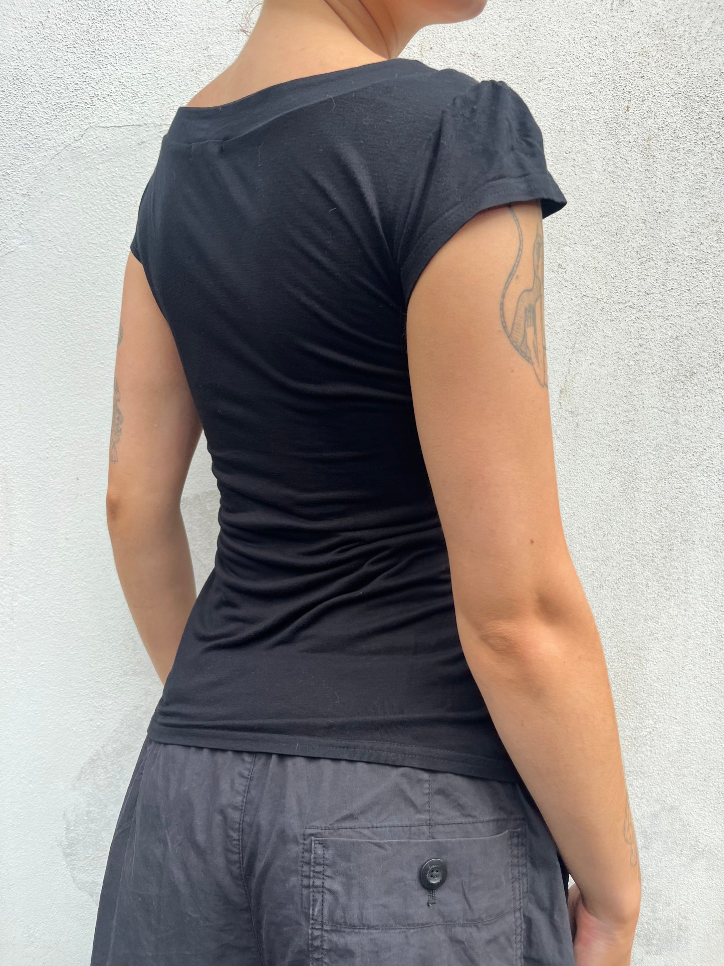 black button top