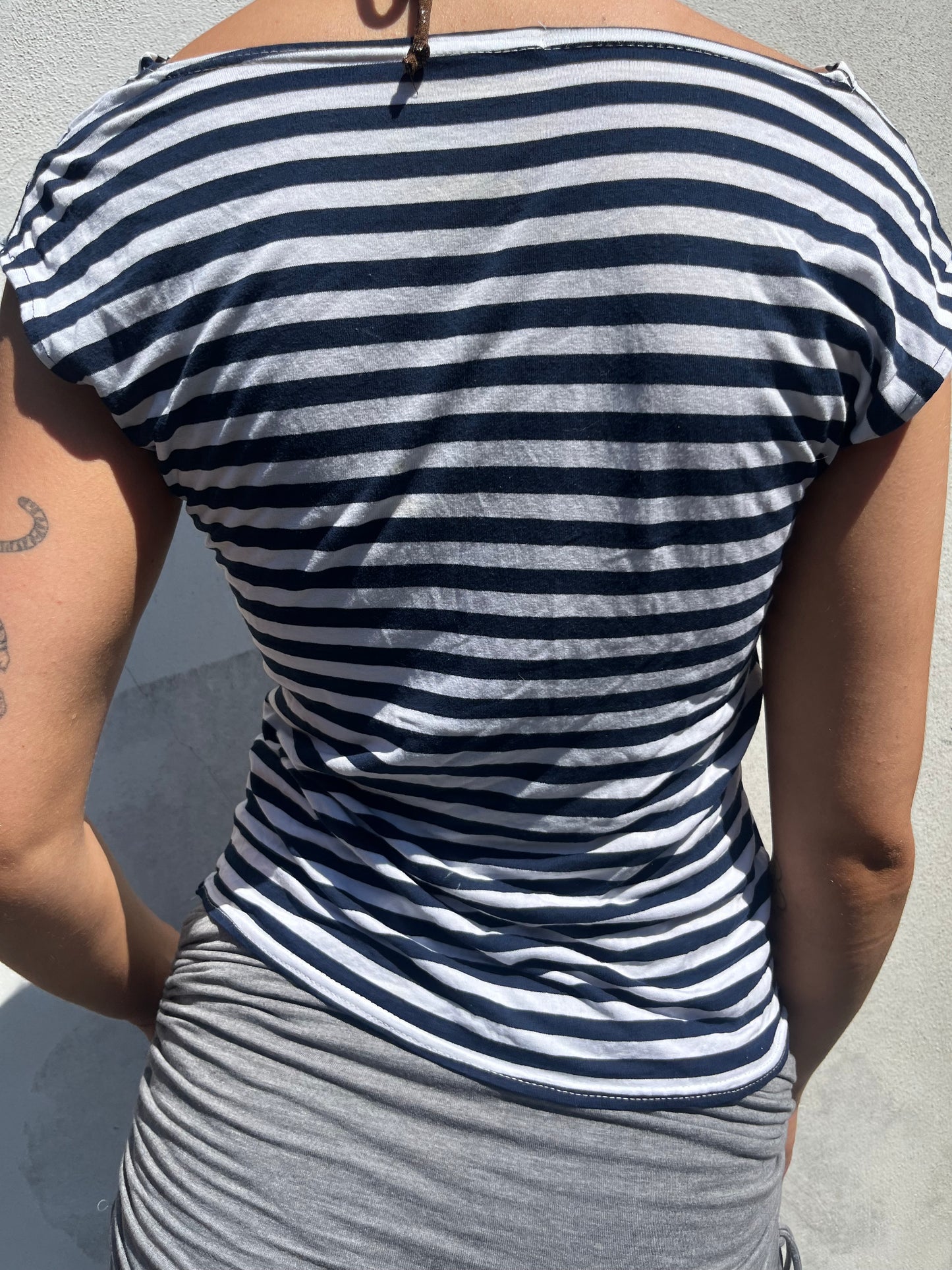 asymmetric stripy top