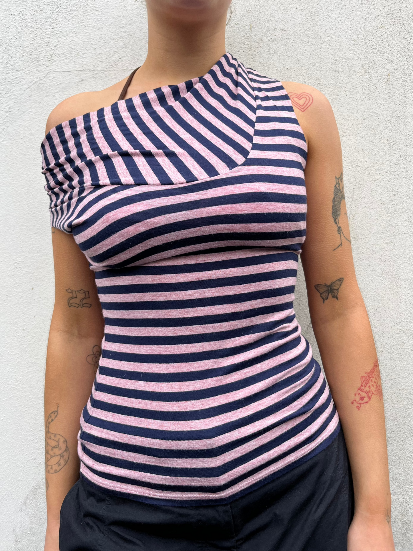 asymmetric stripy top