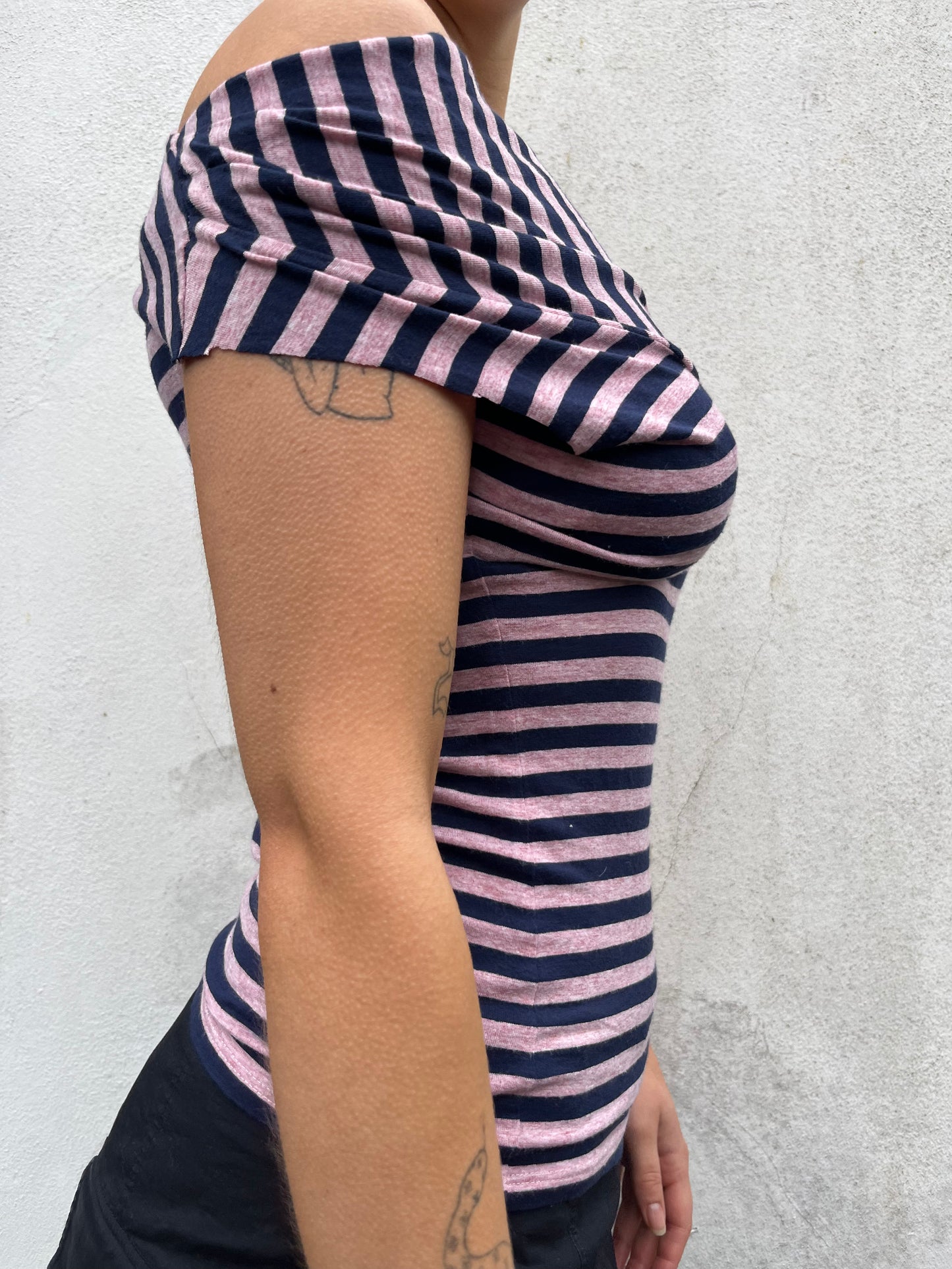 asymmetric stripy top