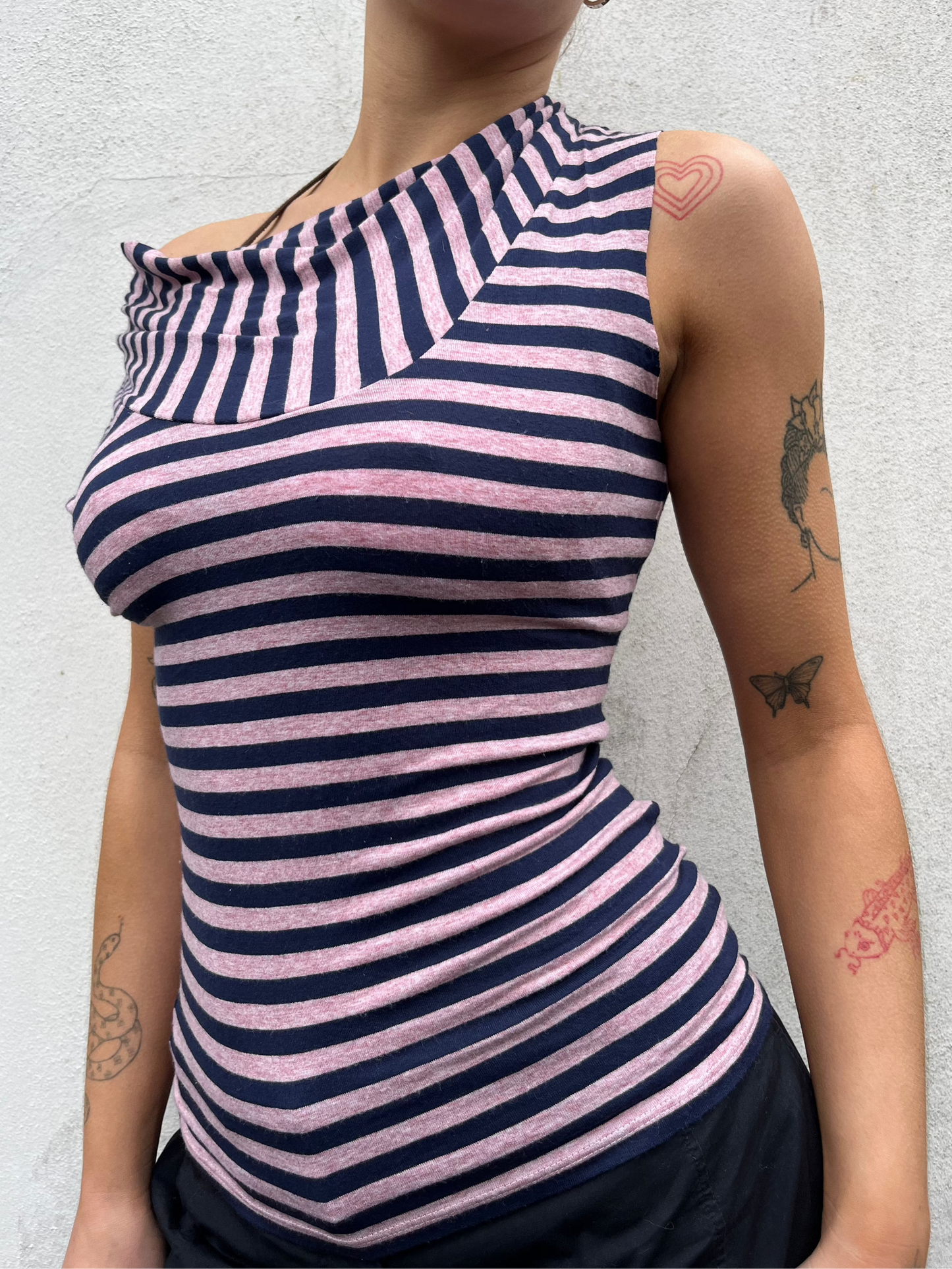 asymmetric stripy top
