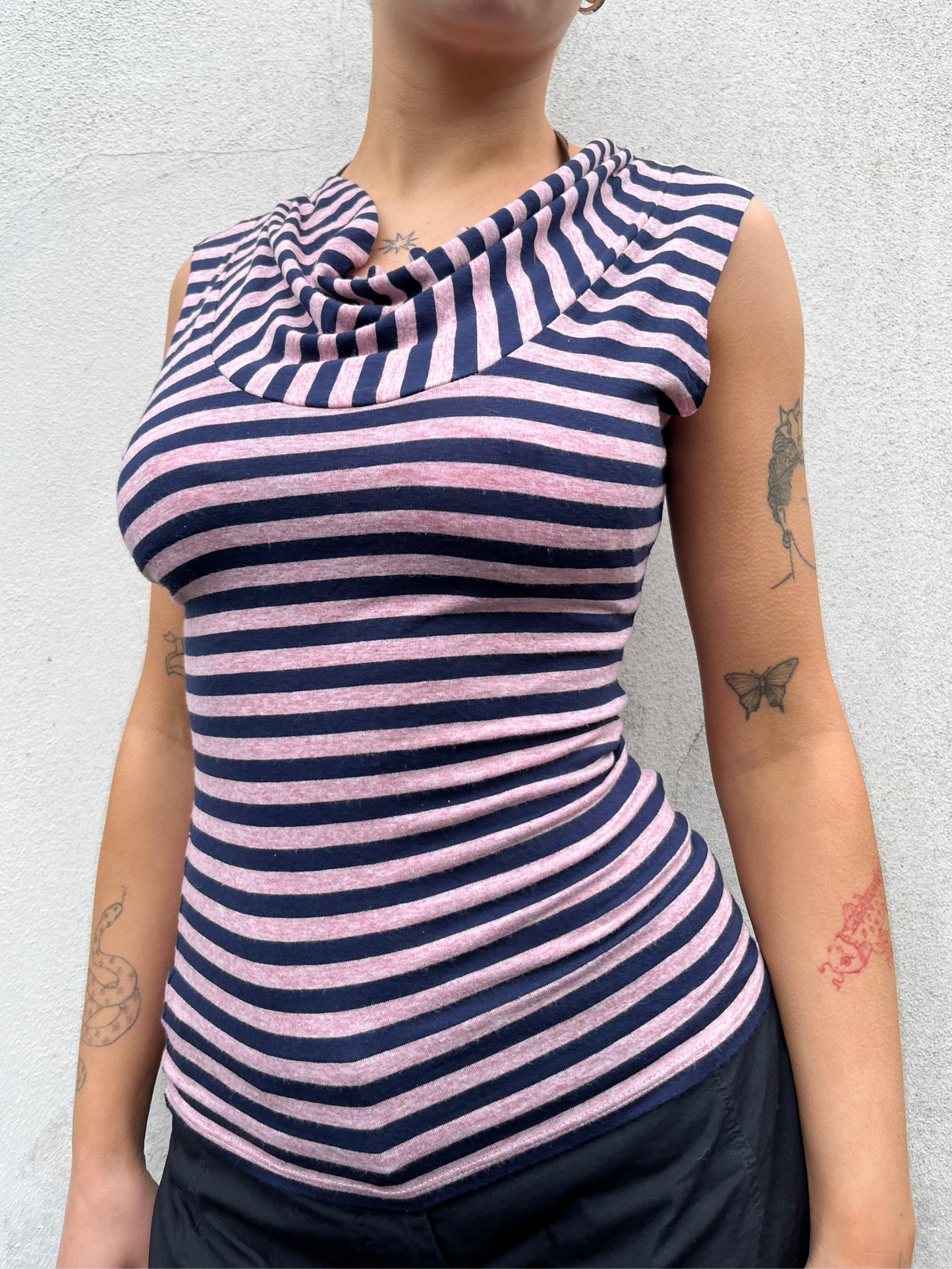 asymmetric stripy top