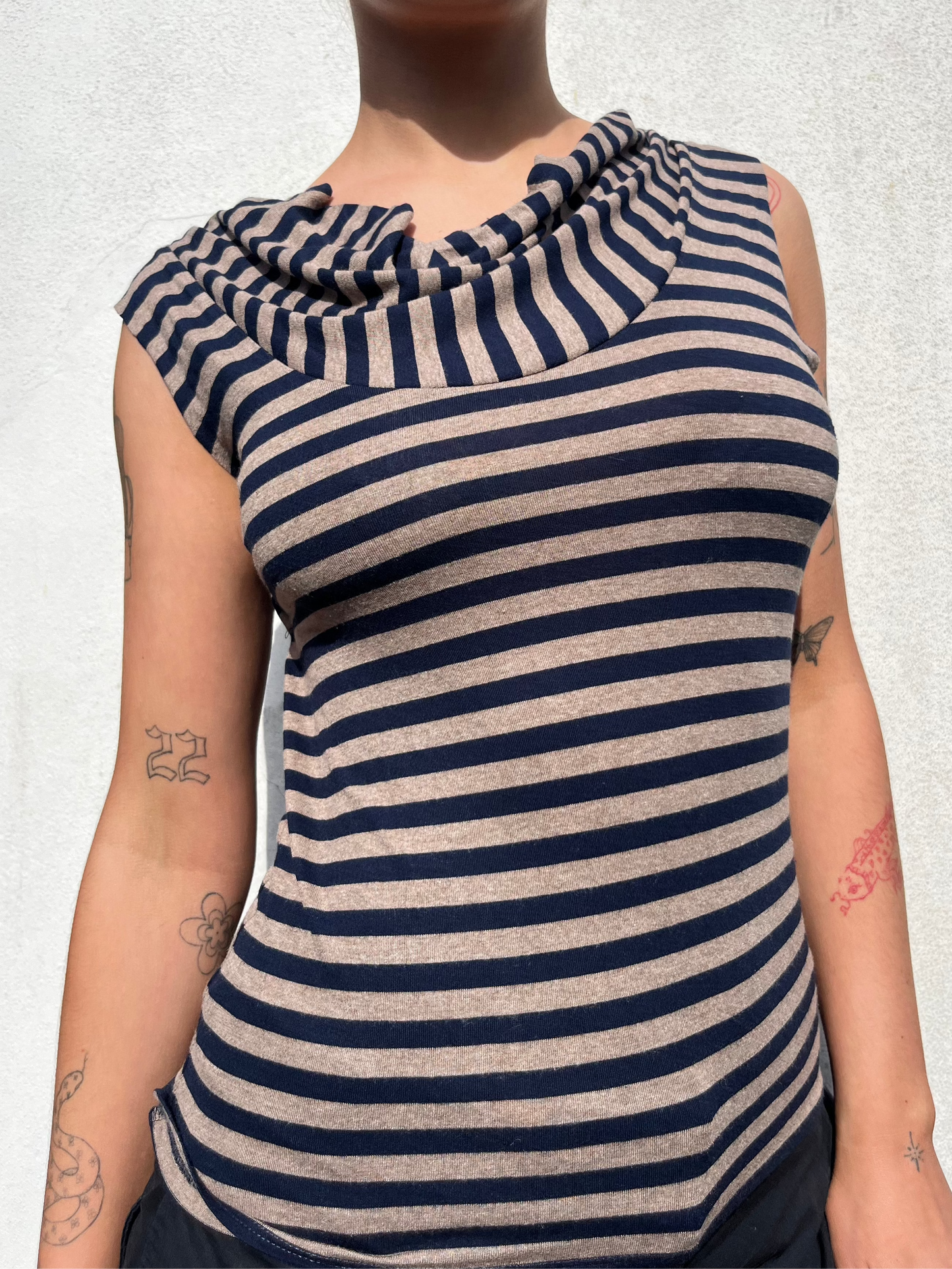 asymmetric stripy top