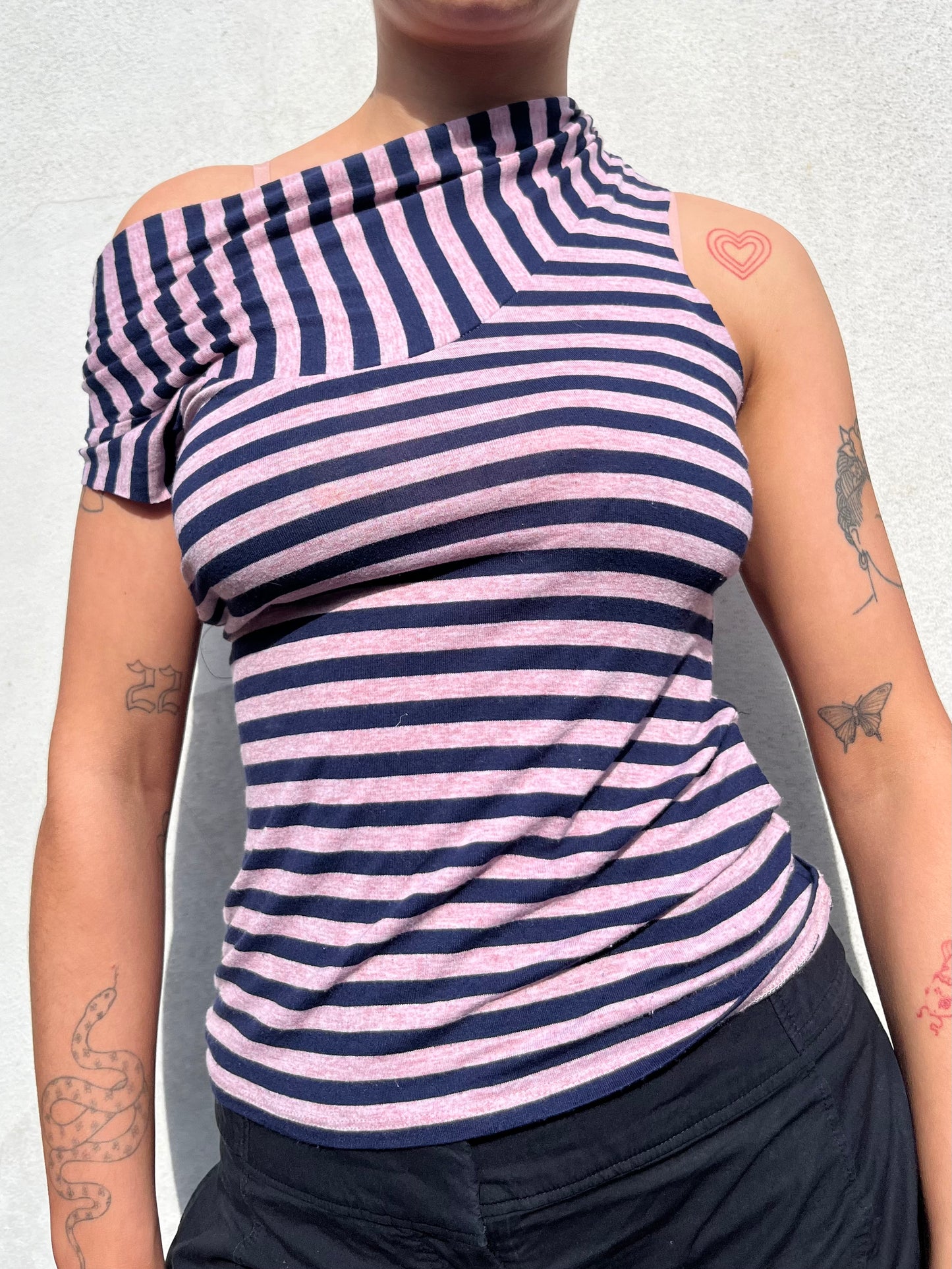 asymmetric stripy top