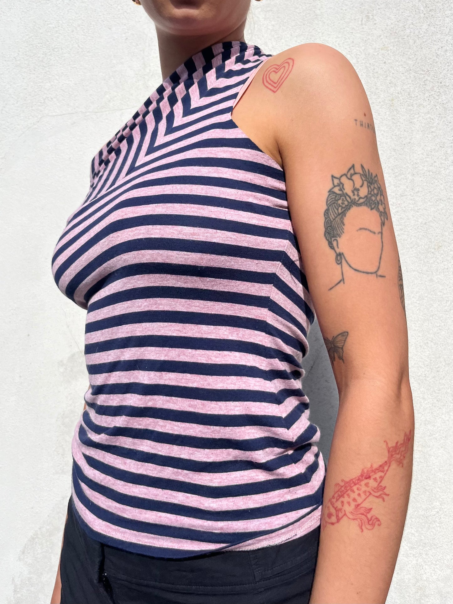 asymmetric stripy top
