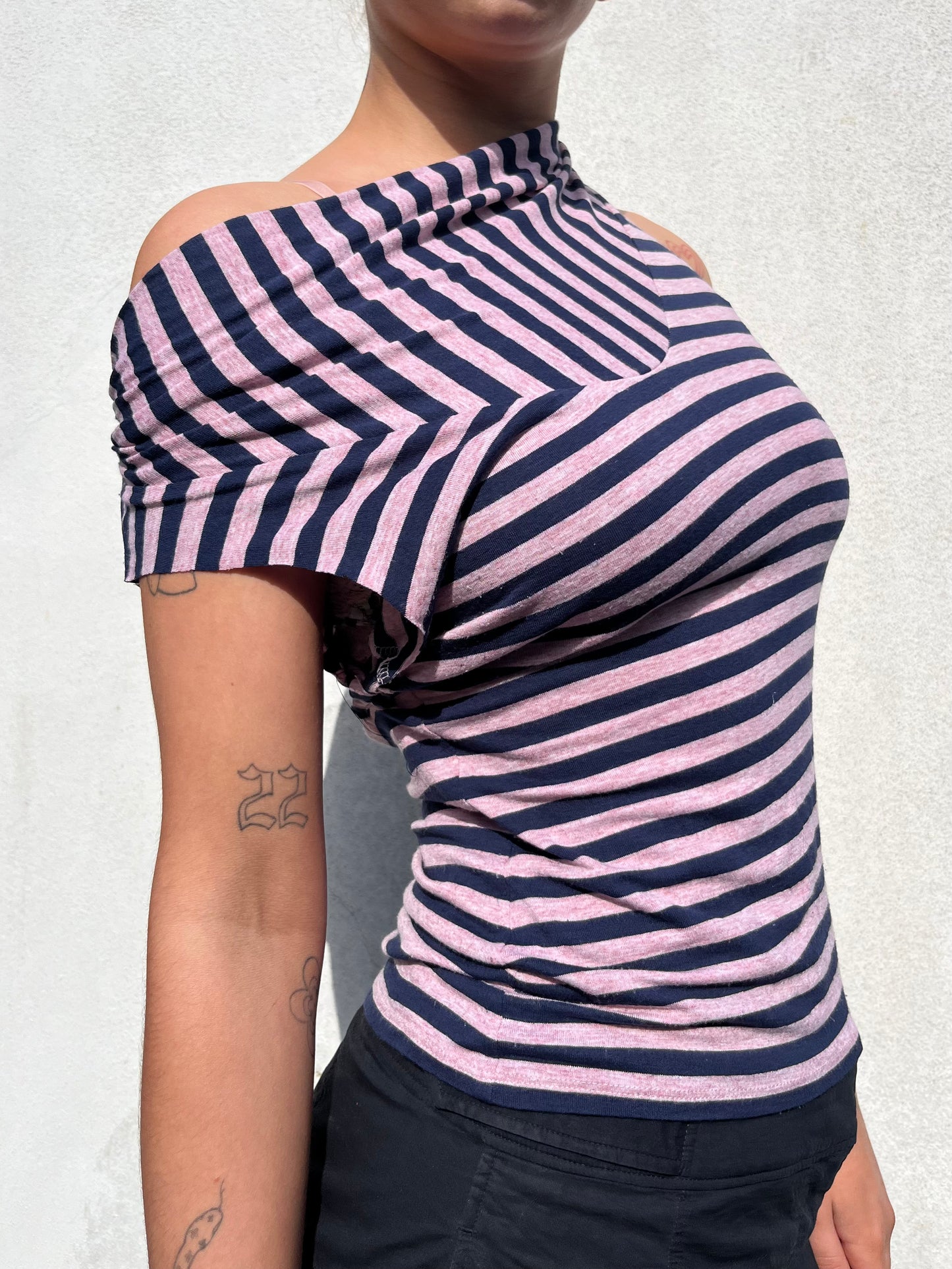 asymmetric stripy top