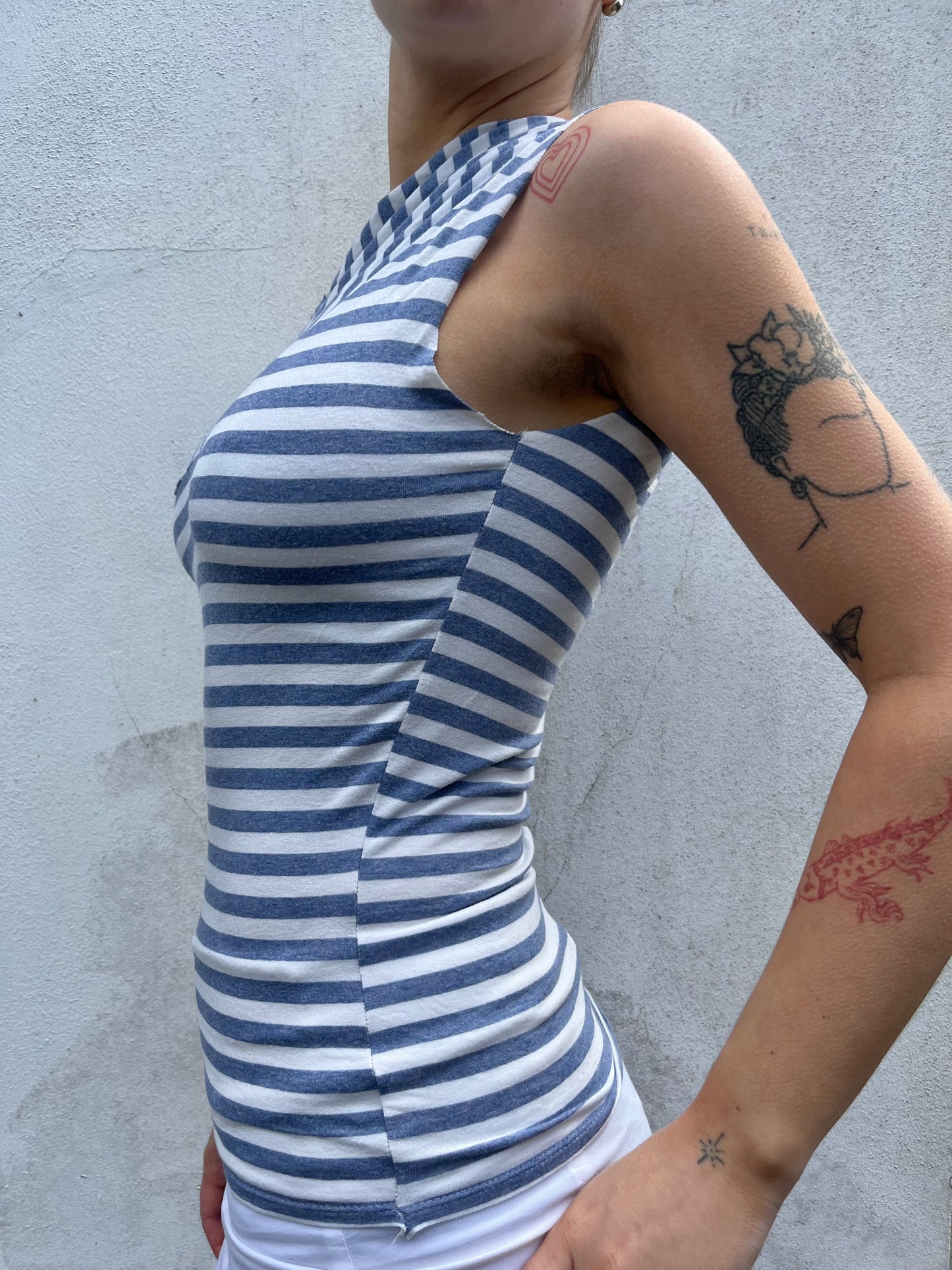 asymmetric stripy top