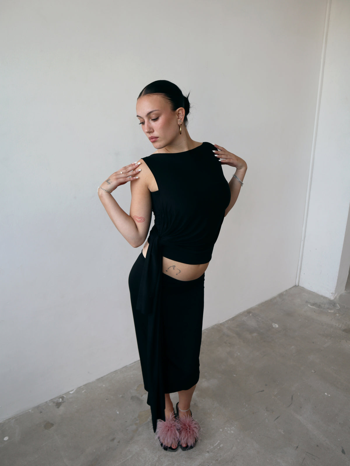 drape top in black