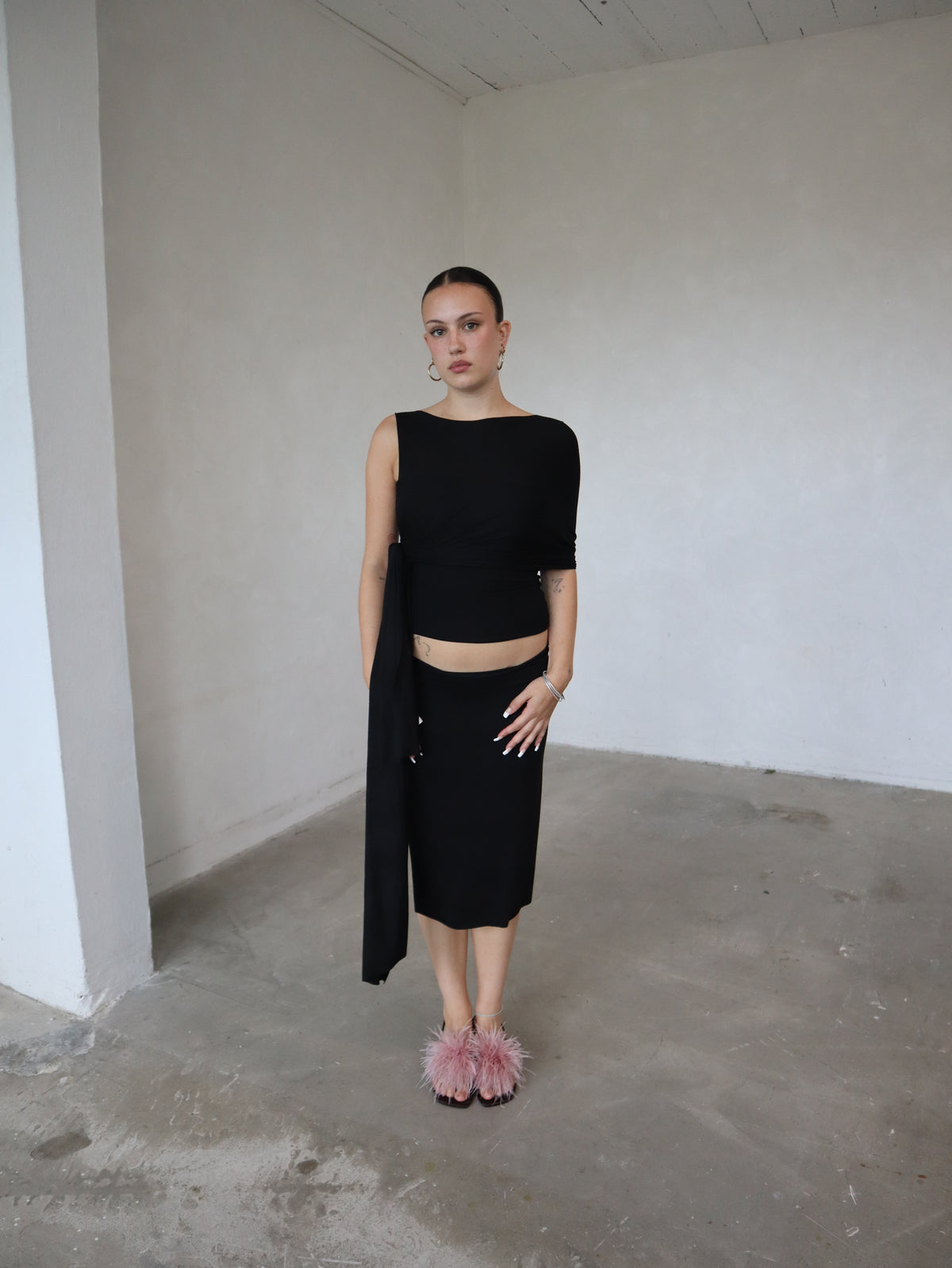 drape top in black