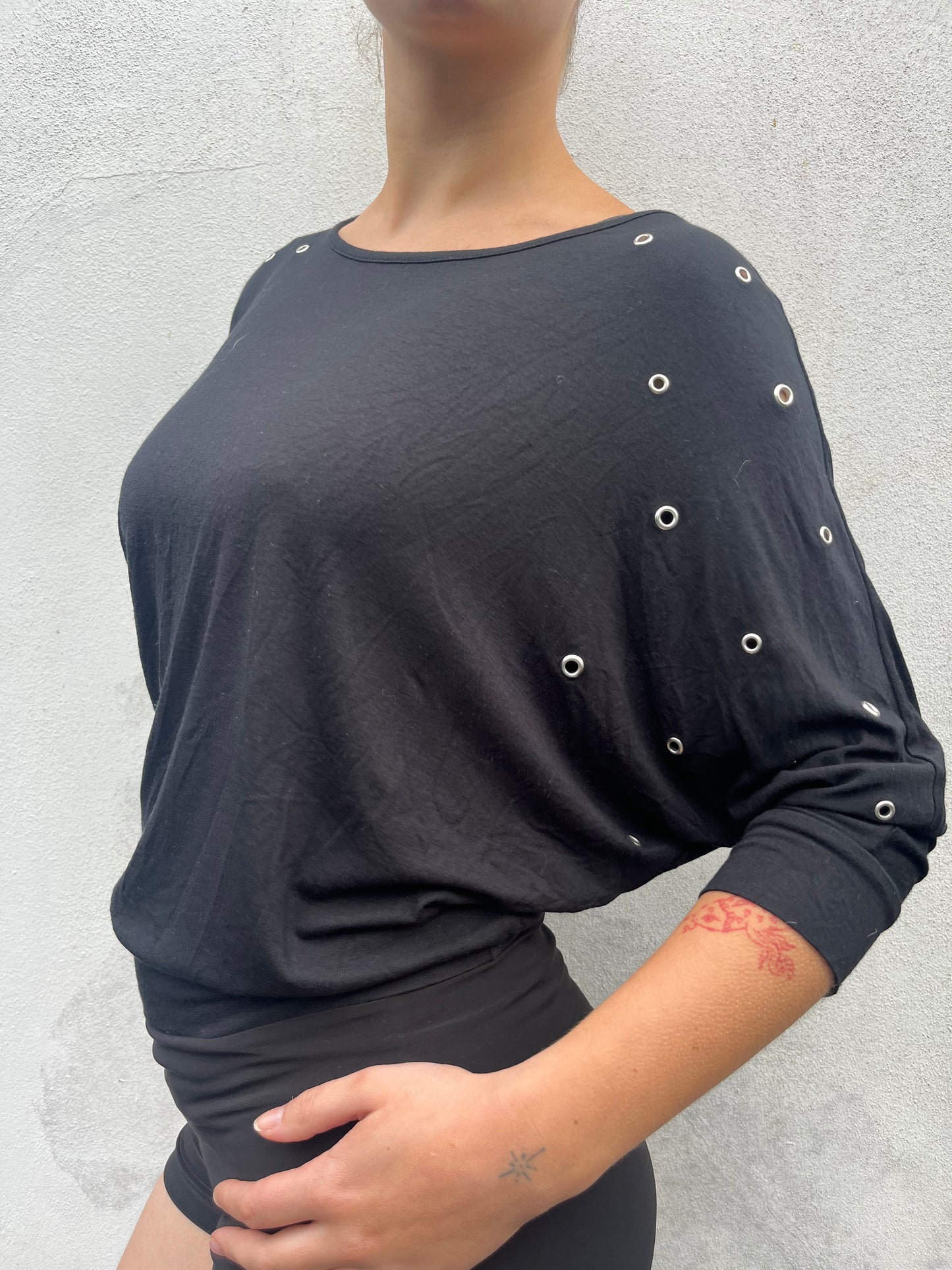 black batwing top