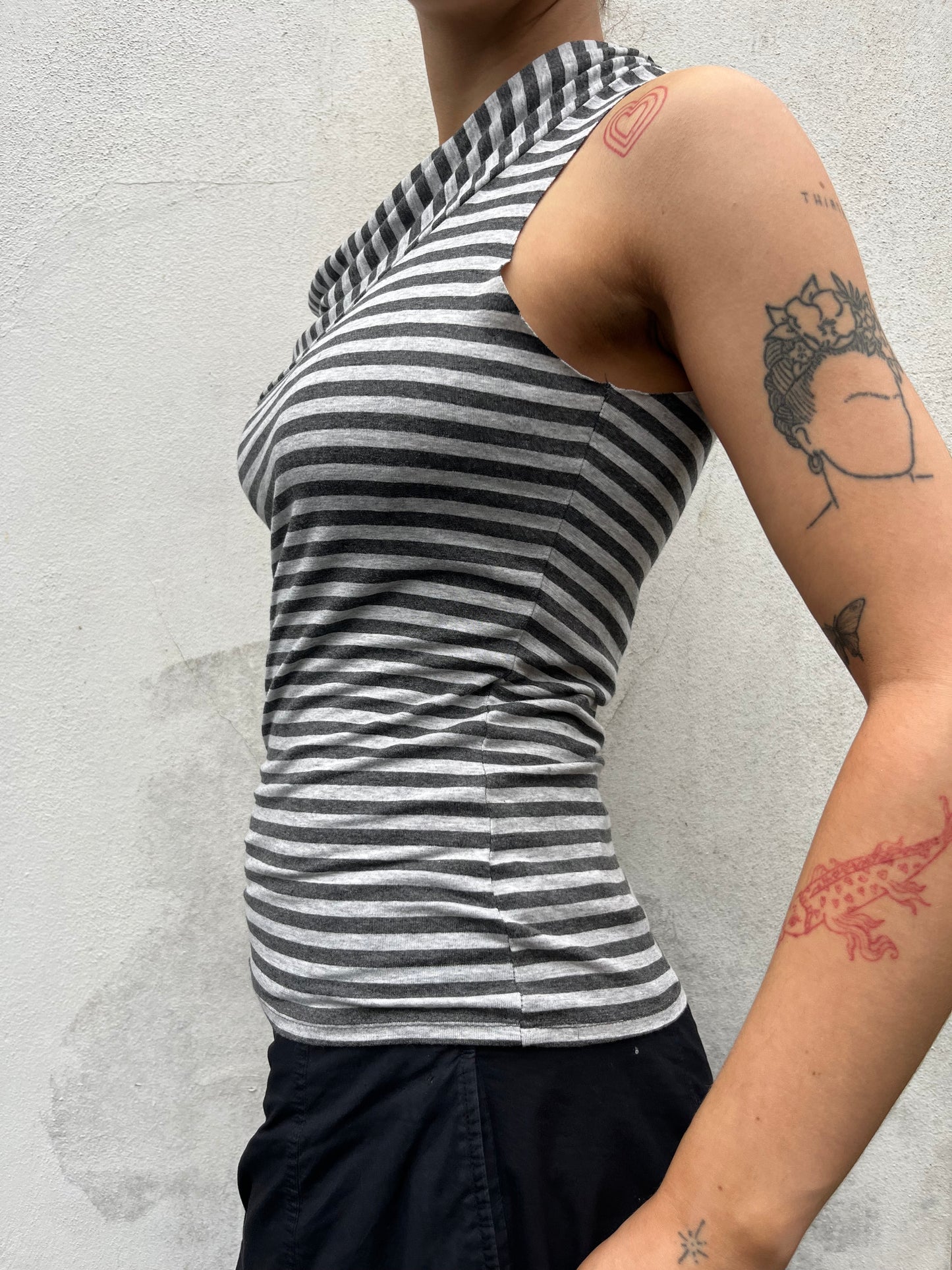 asymmetric stripy top