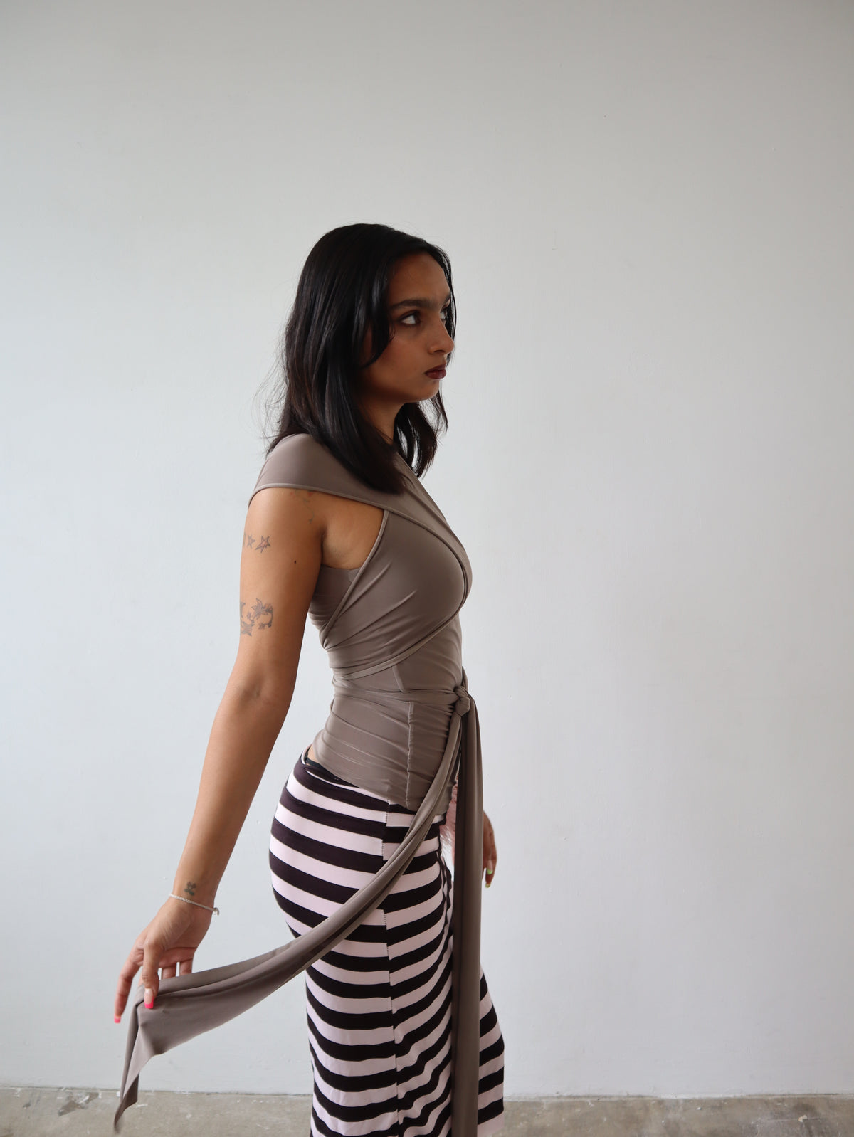 knot top in taupe
