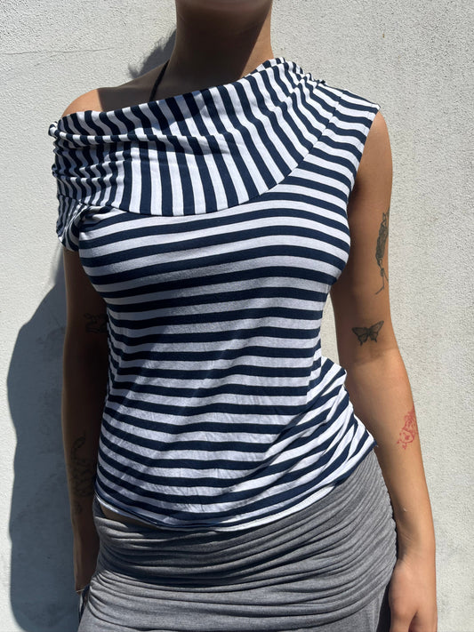 asymmetric stripy top