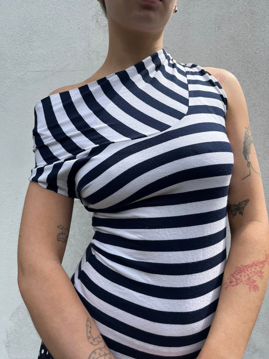 asymmetric stripy top