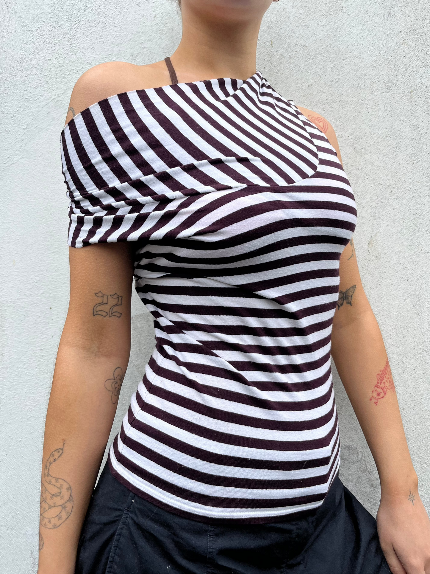 asymmetric stripy top