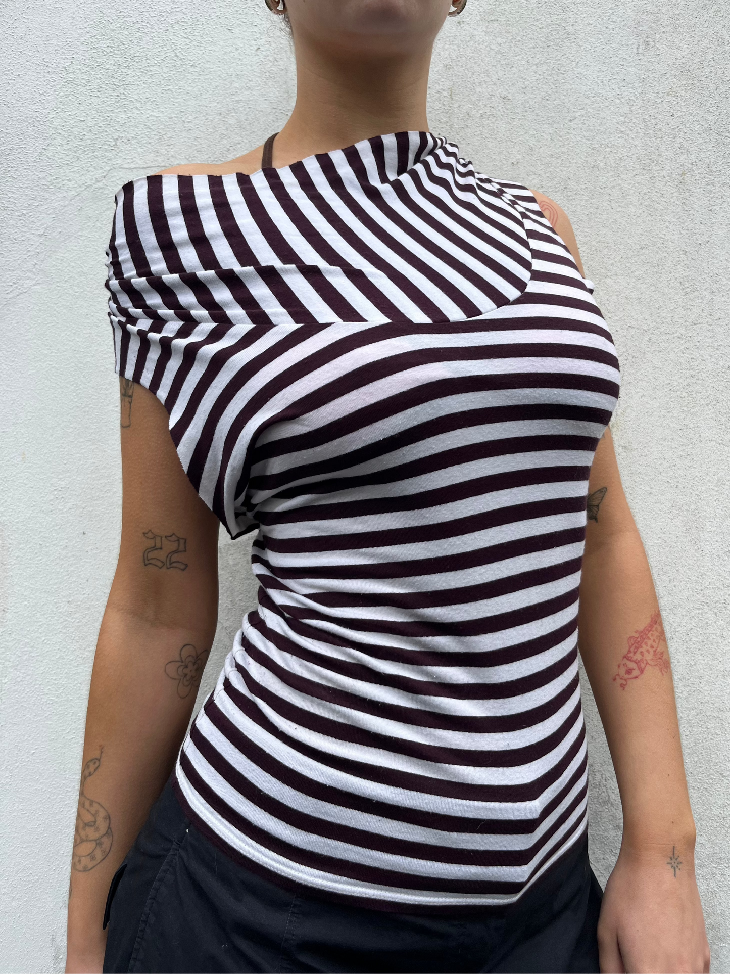 asymmetric stripy top