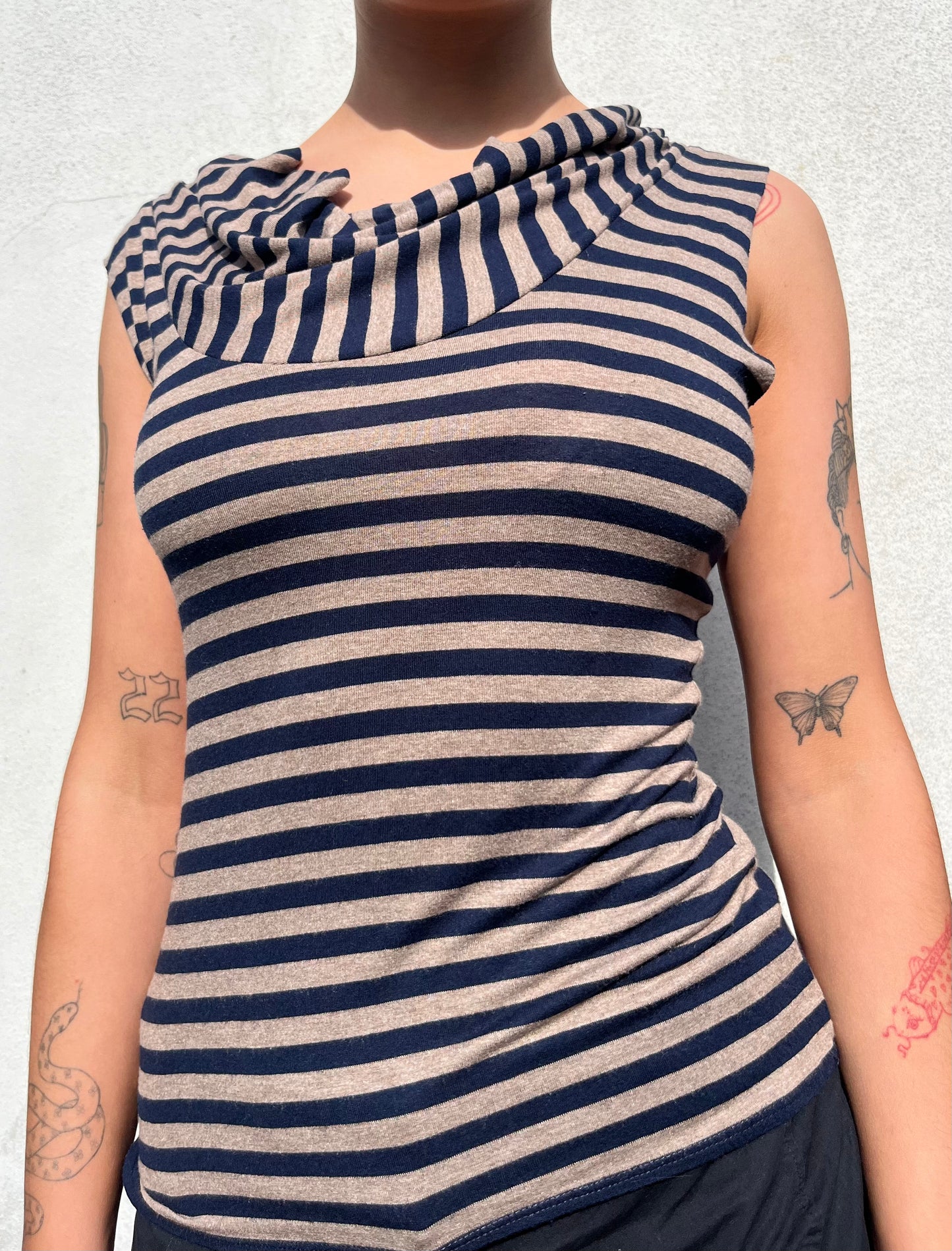 asymmetric stripy top