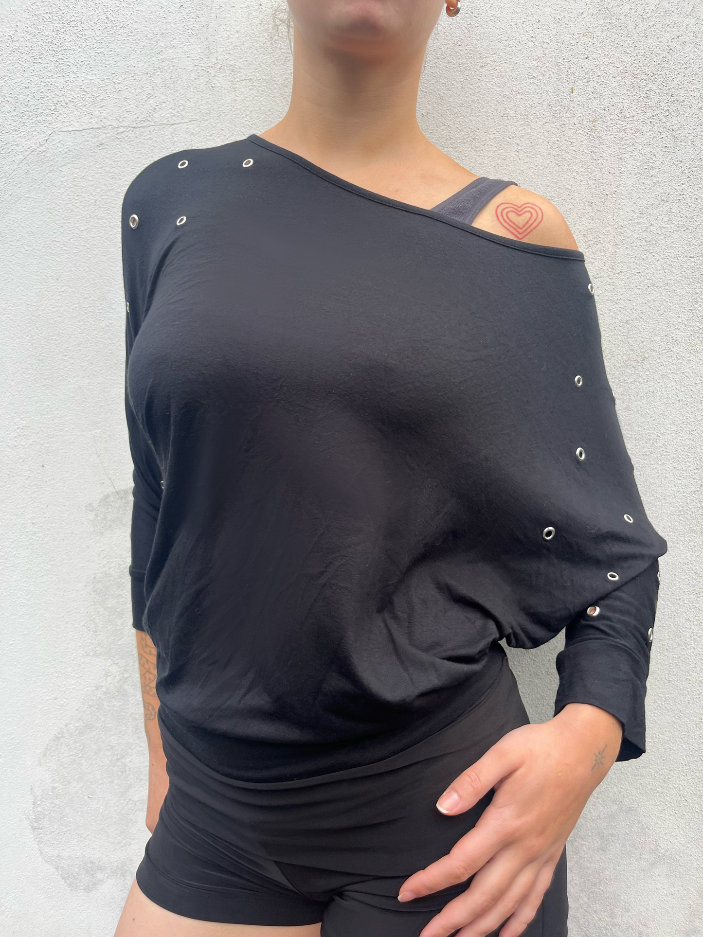 black batwing top